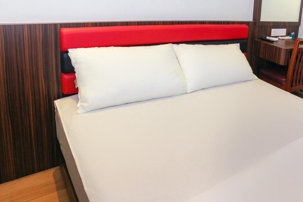 Oyo 90027 Happy Hotel Джохор-Бару Экстерьер фото