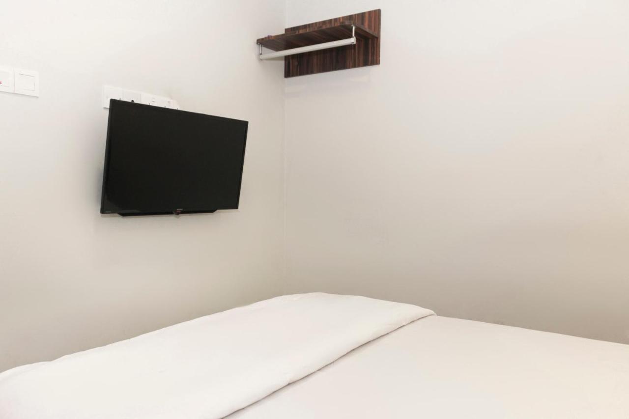 Oyo 90027 Happy Hotel Джохор-Бару Экстерьер фото