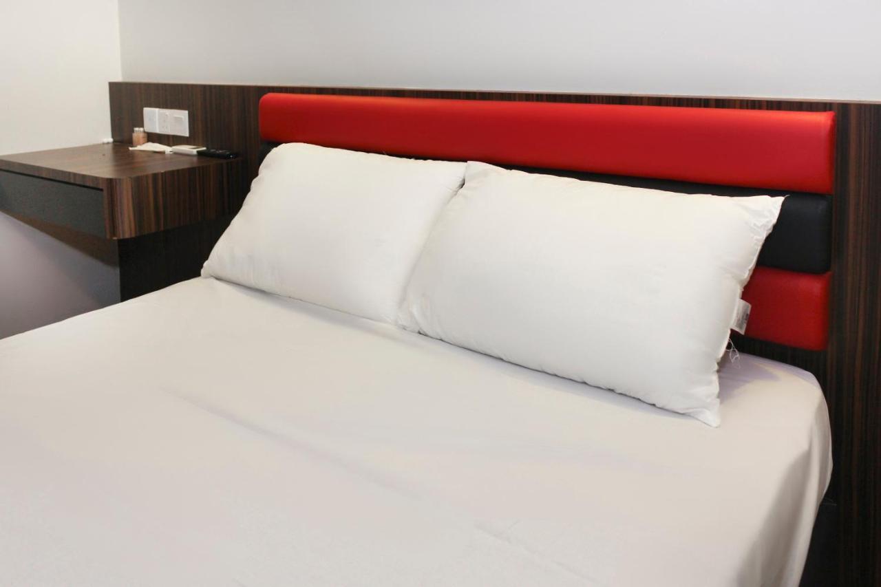 Oyo 90027 Happy Hotel Джохор-Бару Экстерьер фото