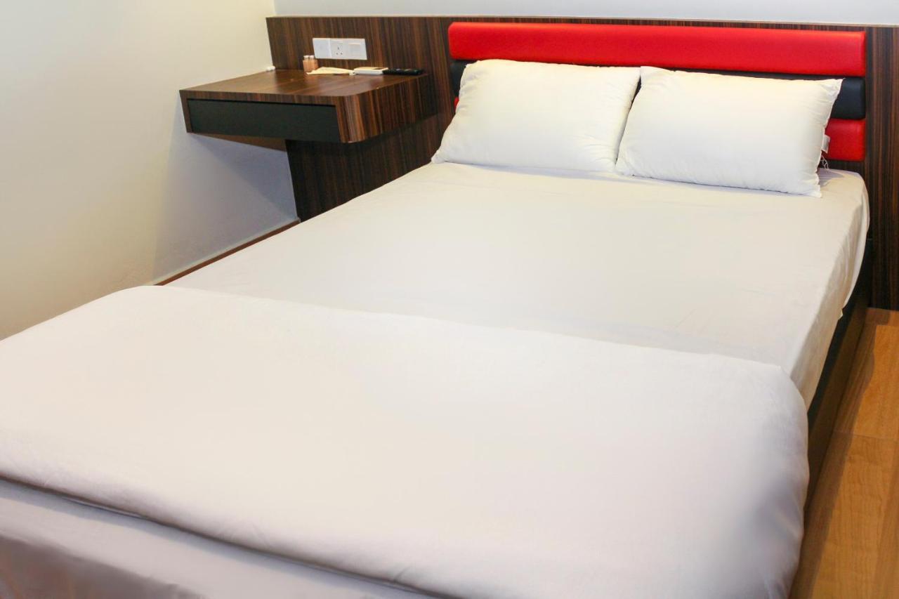 Oyo 90027 Happy Hotel Джохор-Бару Экстерьер фото
